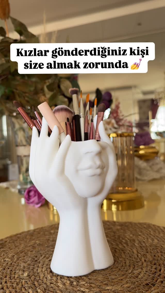 Instagram post from hediyelik3d.esya. This post is in position 8.
